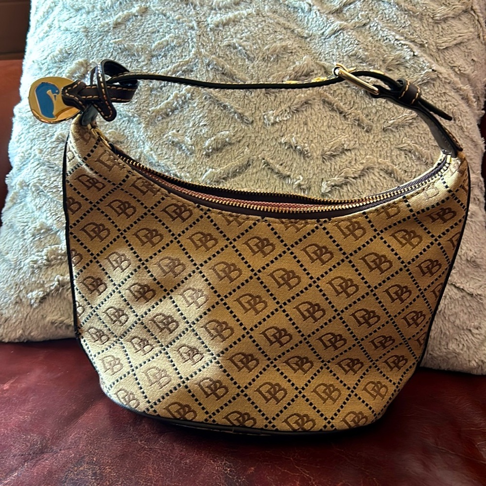 Dooney & Bourke purse - brown